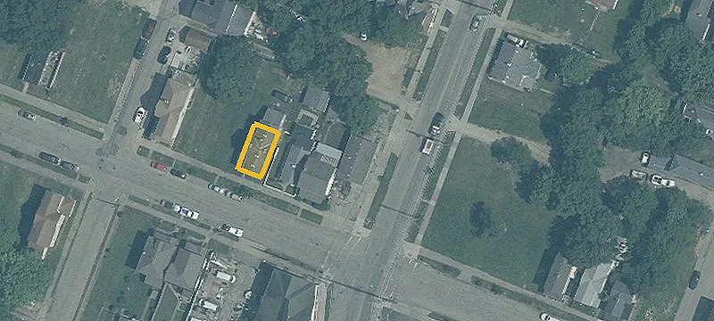 225 Ee Ave