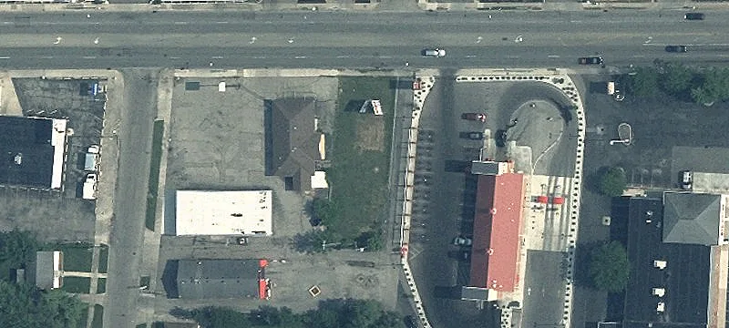 2517 Main St