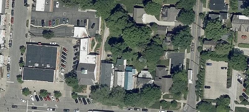 226 Broadway E