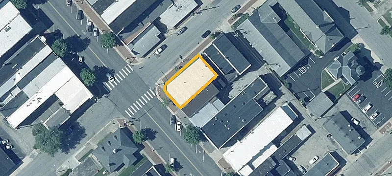 52 Main St