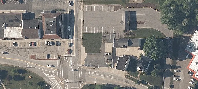 9079-9081 Darrow Rd