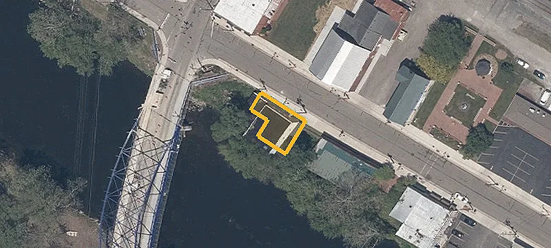 123 Water St