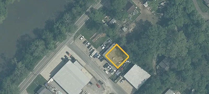 390 Riverside Dr