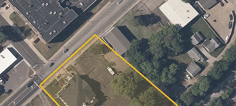 819-821 Wooster Rd