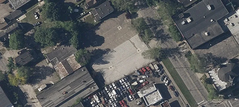 40th E Dr