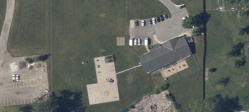 4898 Ctr Rd
