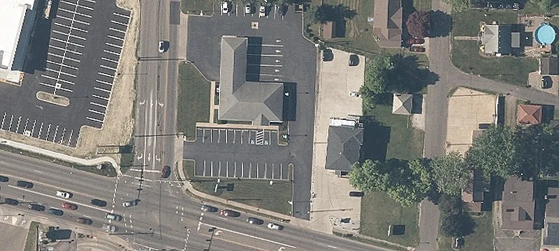 2704 Lincoln E Way