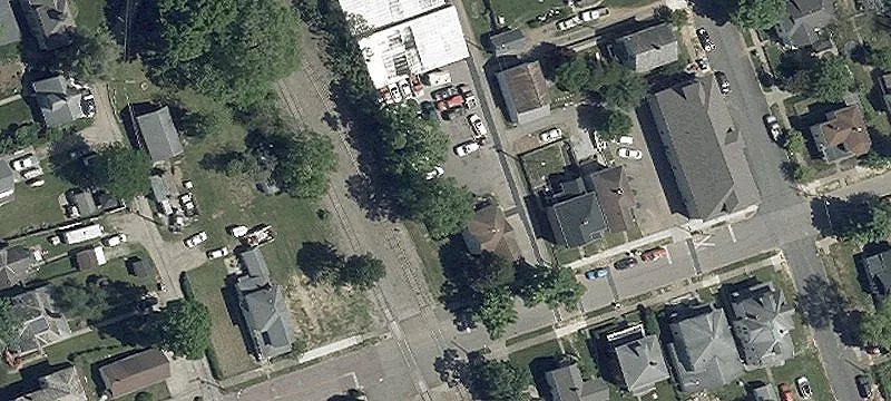 32 Ee St
