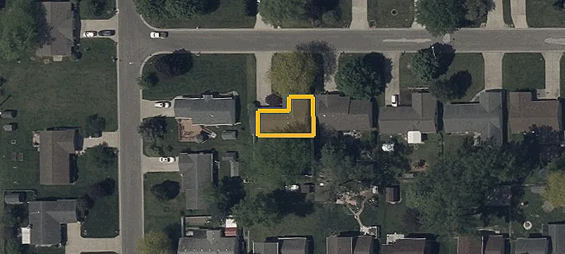 320 Lawndale Dr