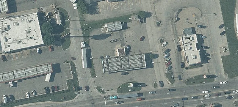 1141 Main St