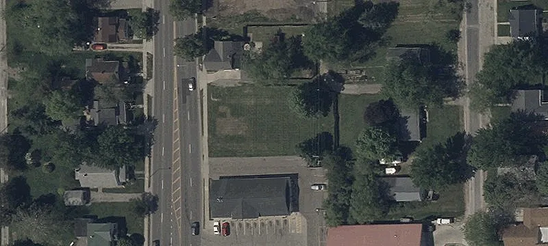 913 Main St