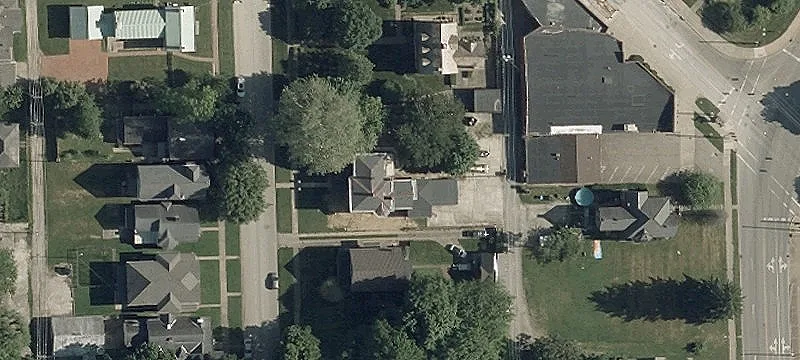 320 Woodlawn Ave