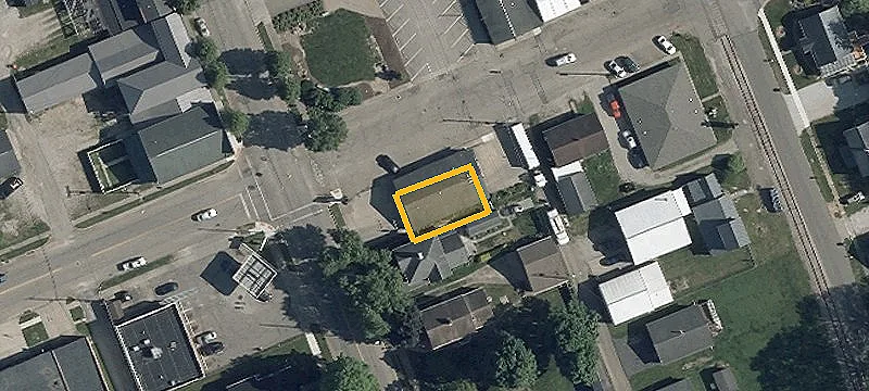 902 Main St