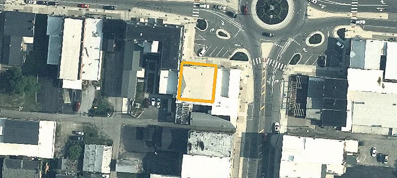 22 Monument Sq