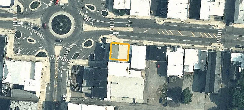 13 Monument Sq
