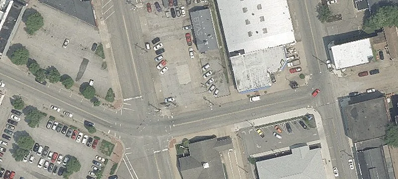 600 Broadway St