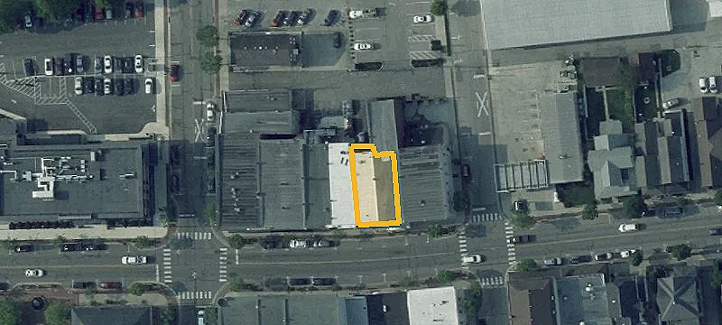 27 Main St