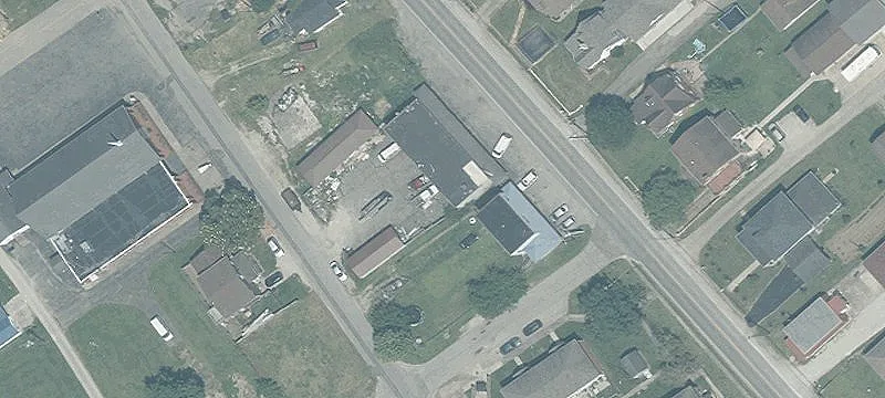 206 4th E St