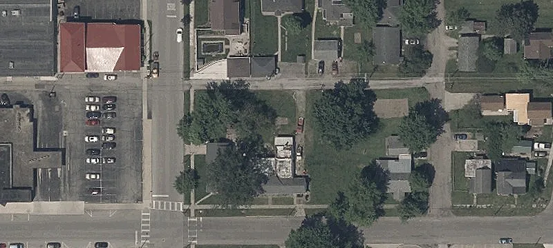 Jackson E St
