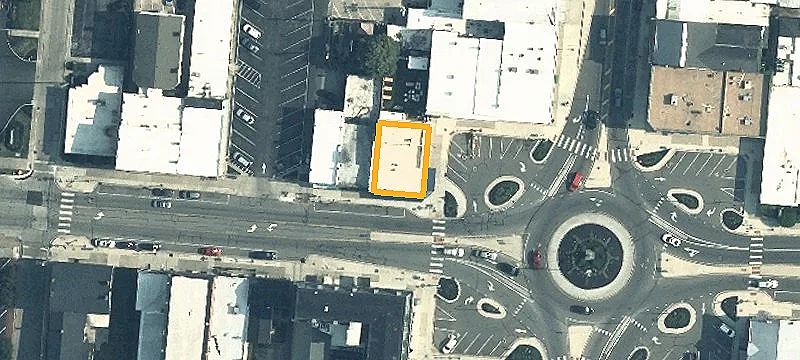 31 Monument Sq