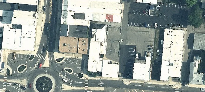 10 Monument Sq