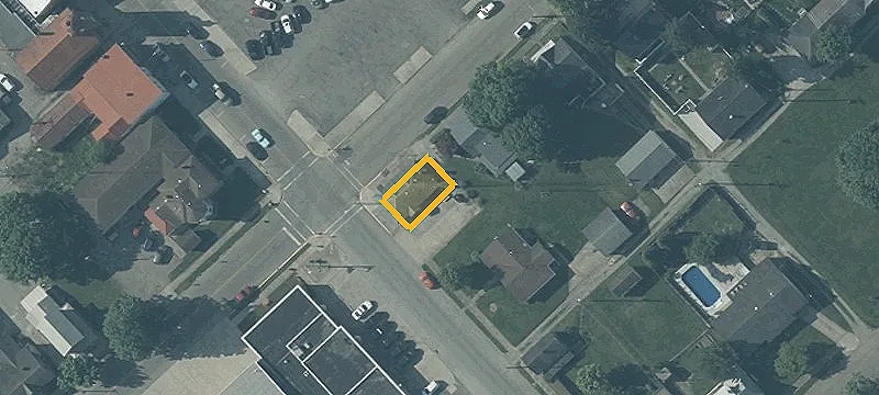 100 3rd St