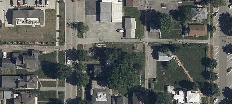 121 8th St
