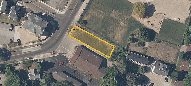 53 Maple St