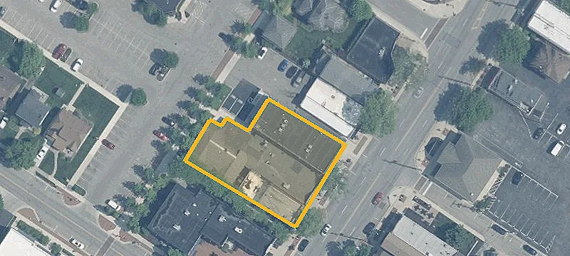 3989 Broadway