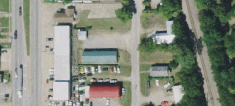 906 Sioux St