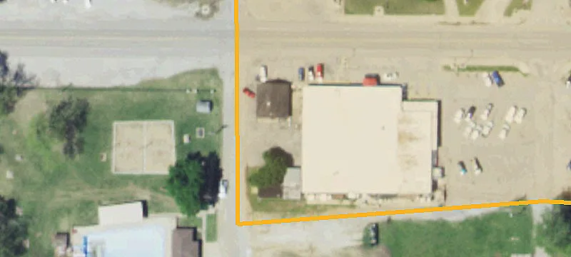 1221 Main St