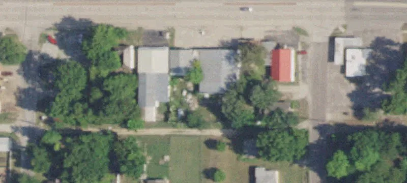 913 Main St