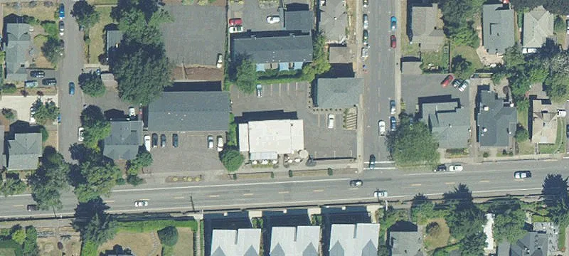 704 Oak St
