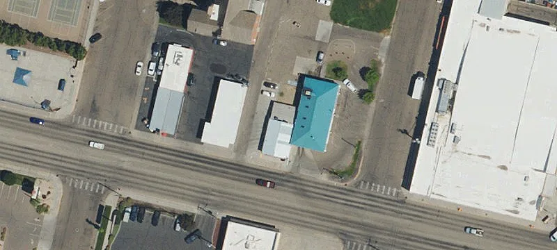 647 4th Ave