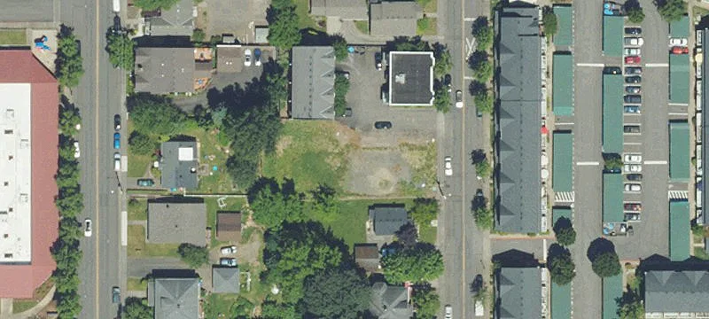647 Roberts Ave