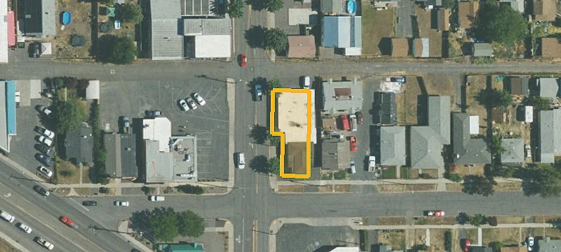 1435 Main St