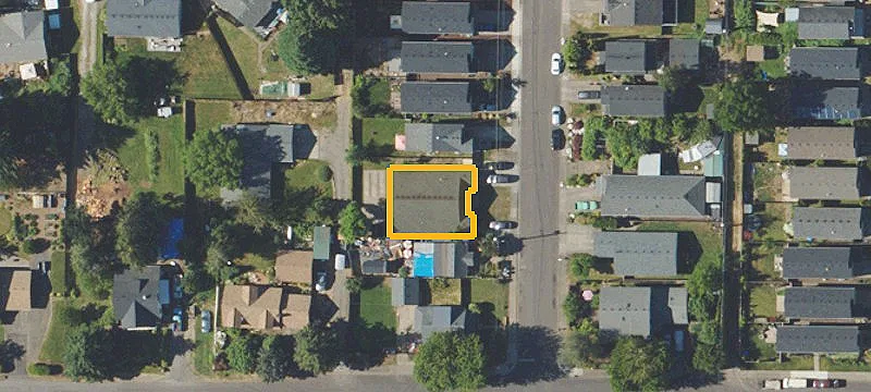 323 Freeman Ave