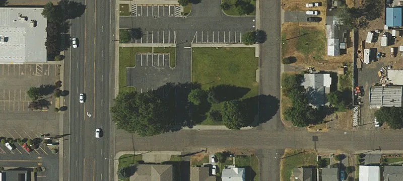 811 3rd Ave
