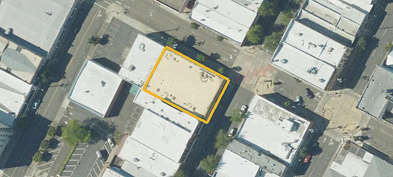 835 Oak Ave