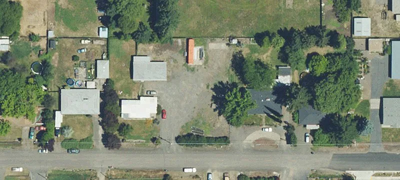 811 Lawnsdale Rd