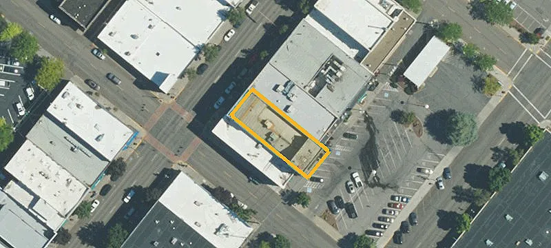 706 Main St