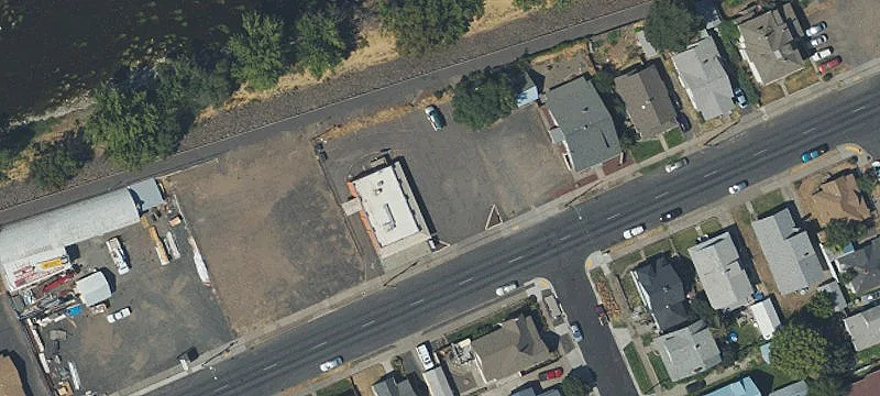 703 Ct Ave