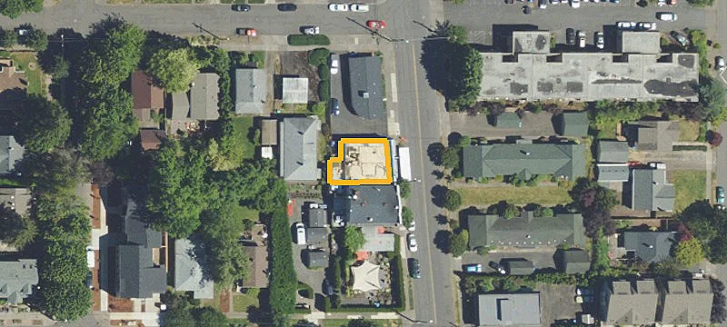 5817-5819 Milwaukie Ave