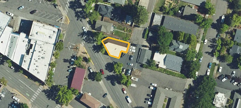 415 Lithia Way