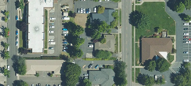 977 Royal Ave