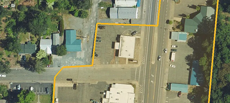136 Redwood Hwy