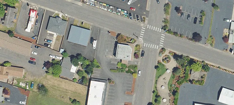 318 Ctr Ave