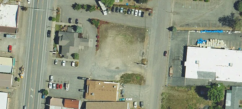 135 Redwood Hwy