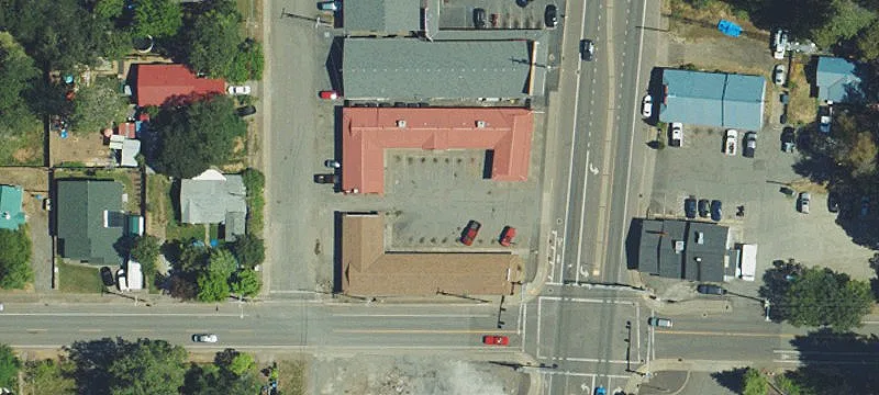 202 Redwood Hwy