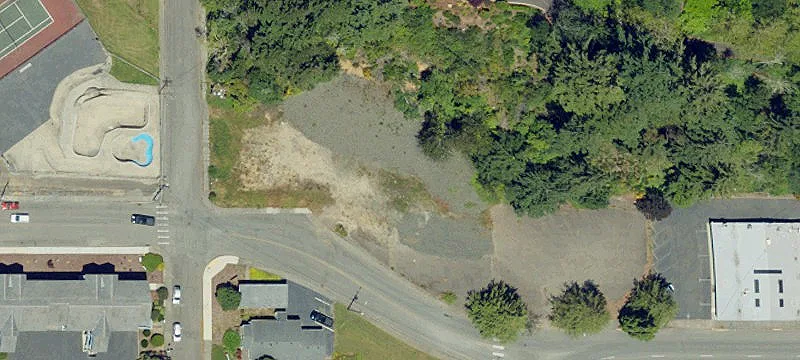 790 Commercial Ave